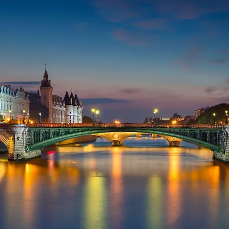 Theoreme 4* פריז